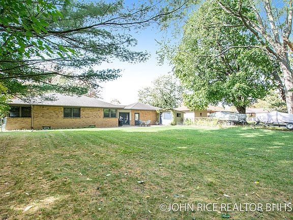 4th image of 694 Carpenter Ave NW