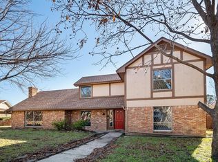 2029 Oxford Cir, Grand Prairie, TX 75051
