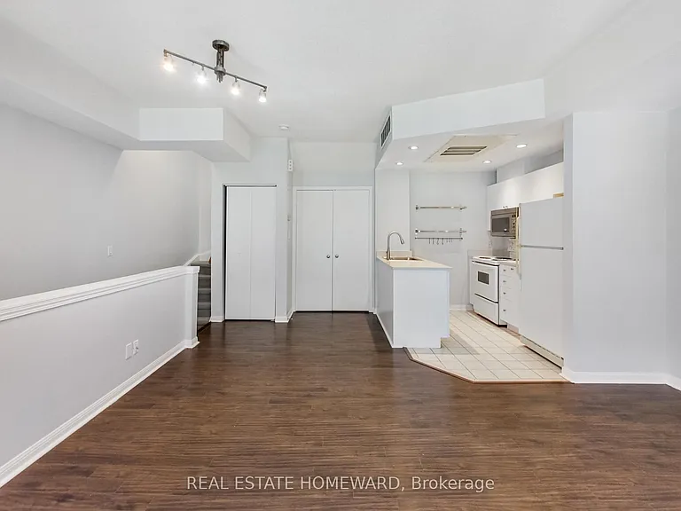 11 Niagara St #Townhouse 11 — Photo 8