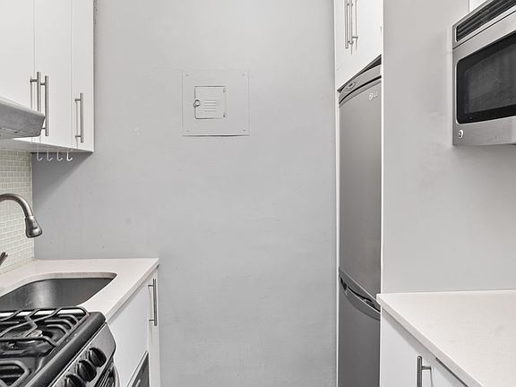 5th image of 420 E 55th St APT 4L