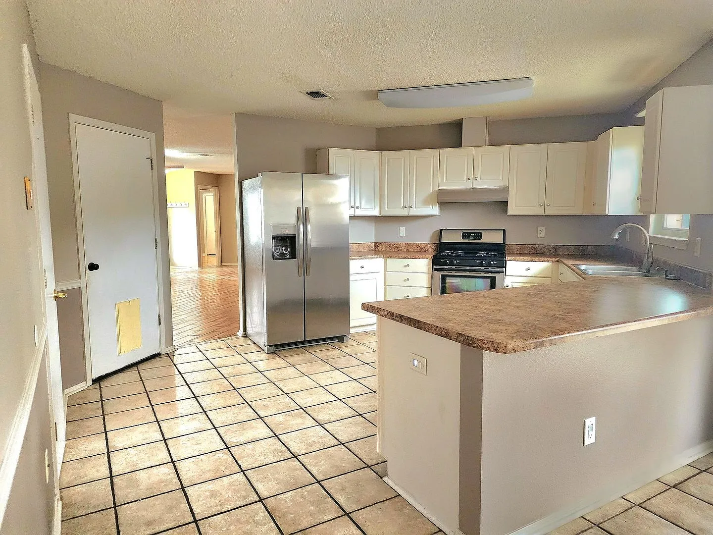 Charming Rental with Extra Parking Must-See! — Photo 4