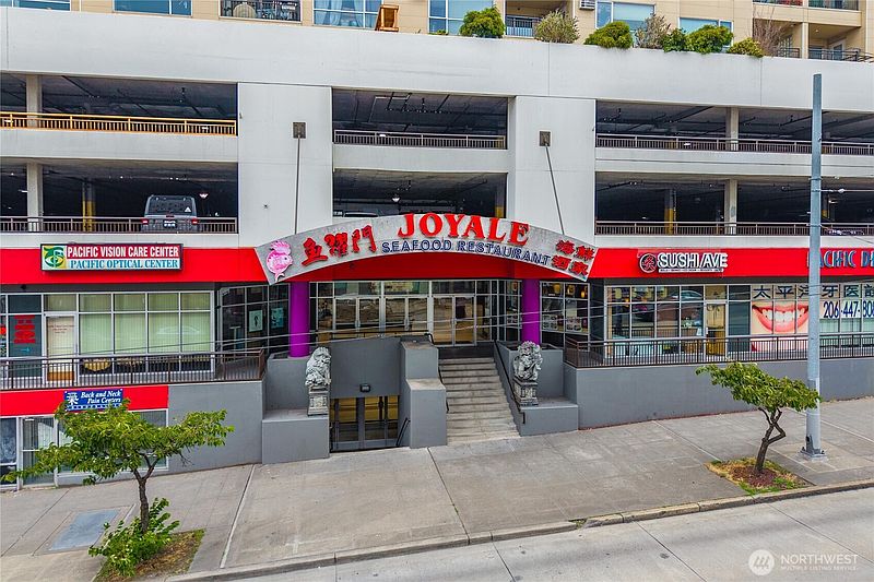 3rd image of 321 10th Avenue S #610
