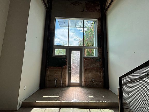 4th image of 1001 E 17th St #124