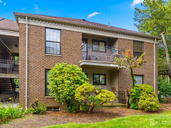 323 Gill Ln APT 5B, Iselin, NJ 08830