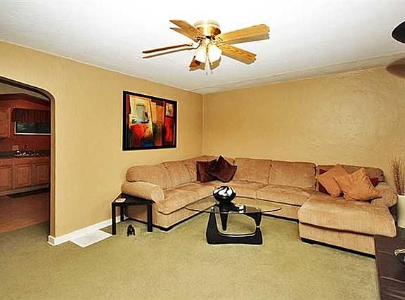 3rd image of 14 Fleck Ct