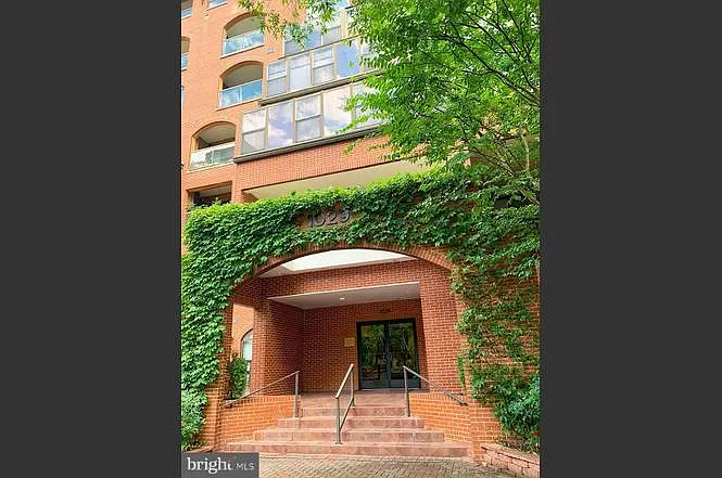1029 N Stuart St #317 — Photo 15