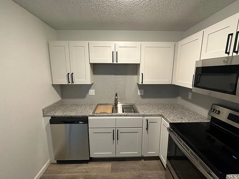 322 S Lucas St #3 — Photo 2