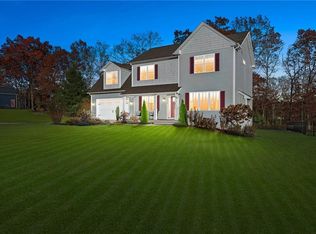 16 Ironwood Dr, Coventry, RI 02816