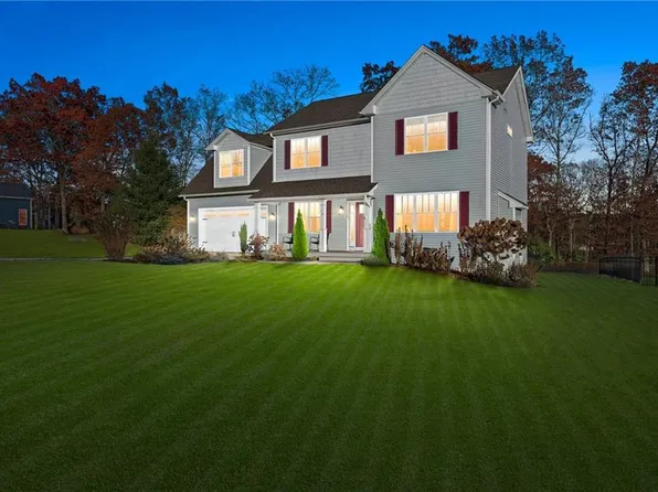 16 Ironwood Dr, Coventry, RI 02816