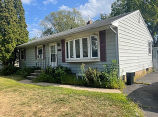150 Roselawn Ave E, Maplewood, MN 55117