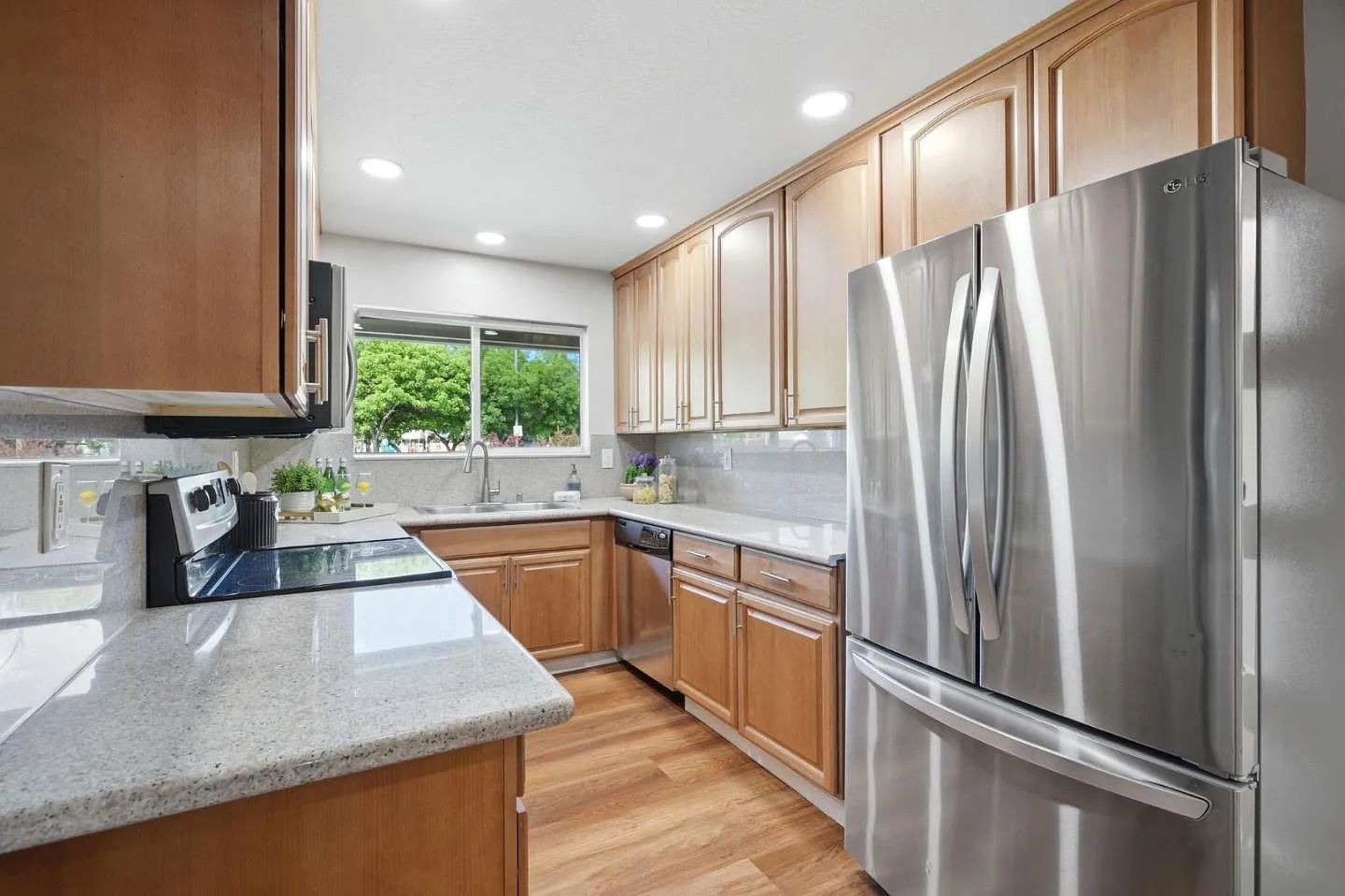 3320 Cherry Ave — Photo 4