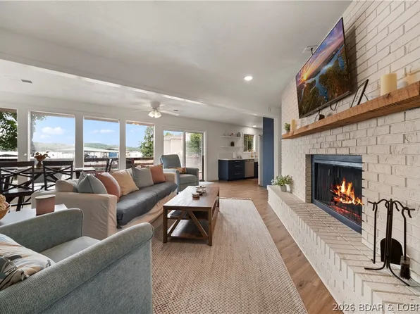 217 Lucky Strike Dr, Sunrise Beach, MO 65079