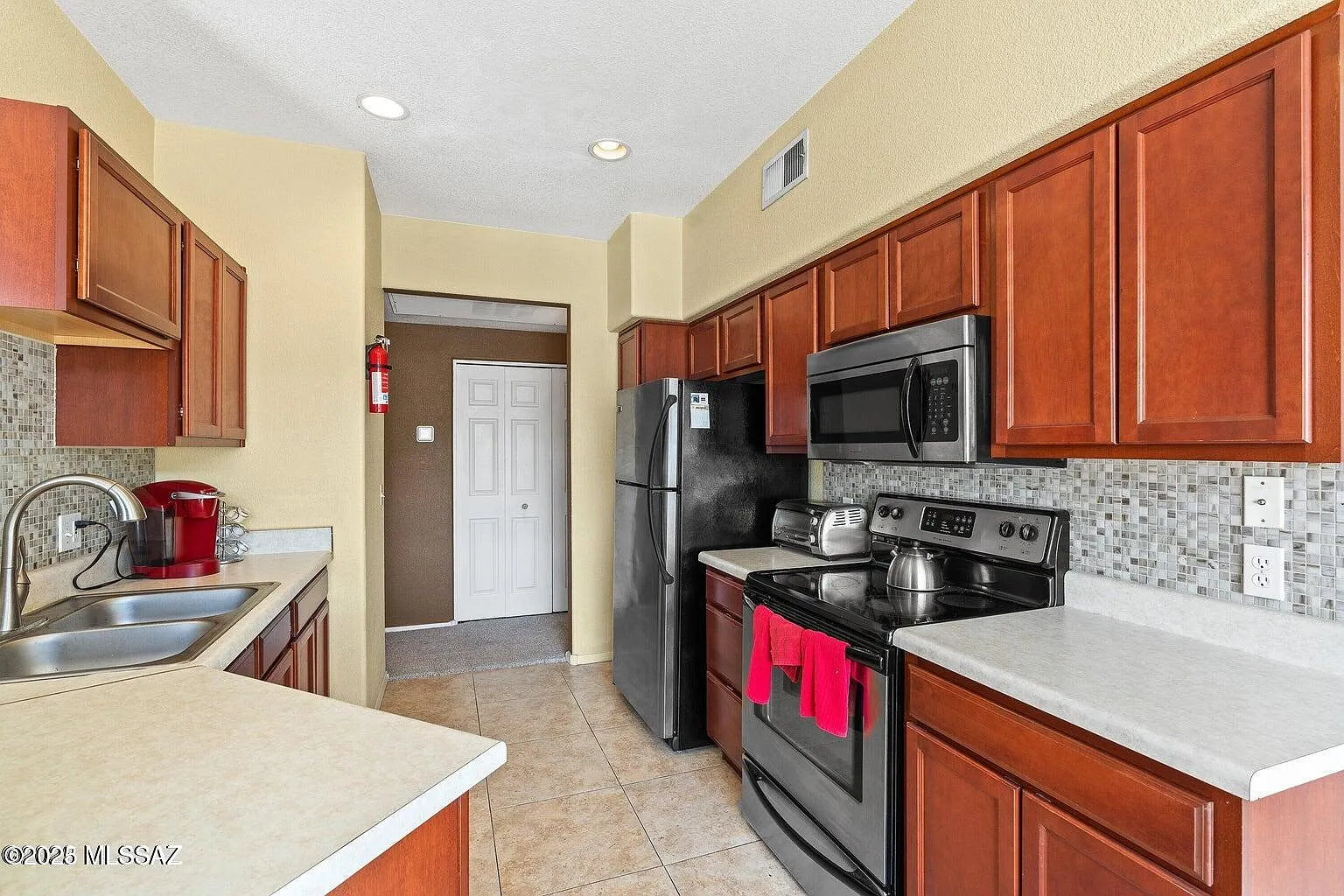 2 bed, 2.0 bath, 1048 sqft, $1,800 — Photo 4