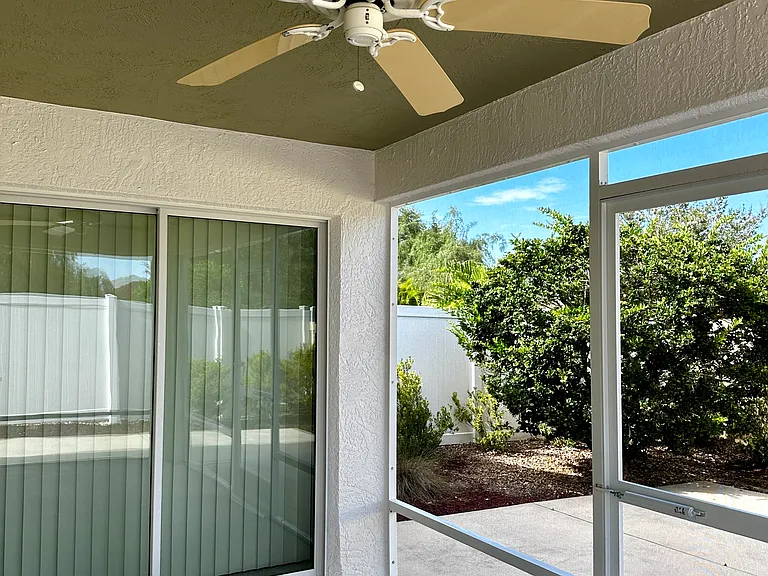 2079 Hydrangea Ave — Photo 16