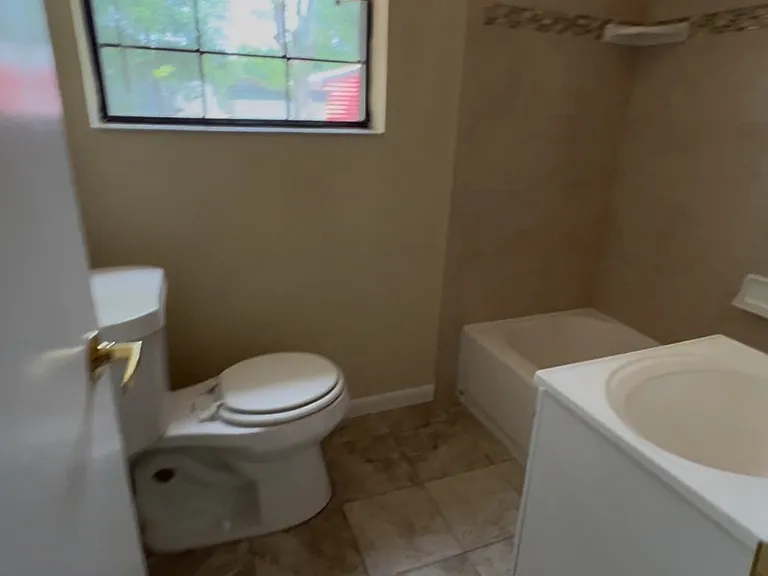 60 Wolverine Ave — Photo 9
