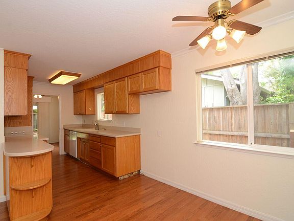 4th image of 5298 Baron Dr