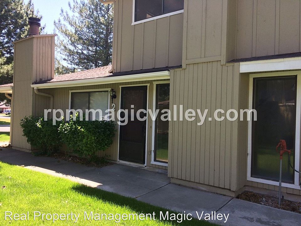 1st image of 747 Meadows Dr APT 2
