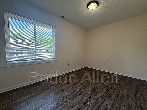 5th image of 48 Dawnwood Cir