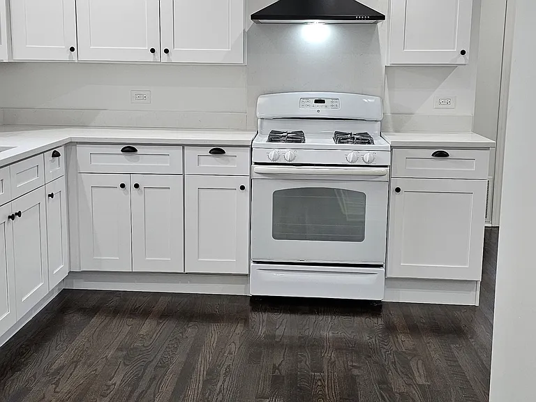 11712 S Harding Ave — Photo 1
