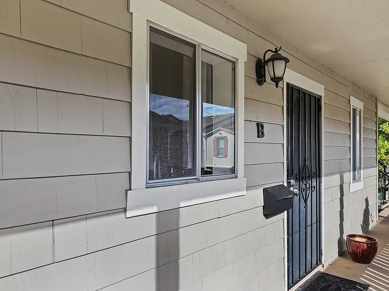 3849 Vineyard Ave #B — Photo 2