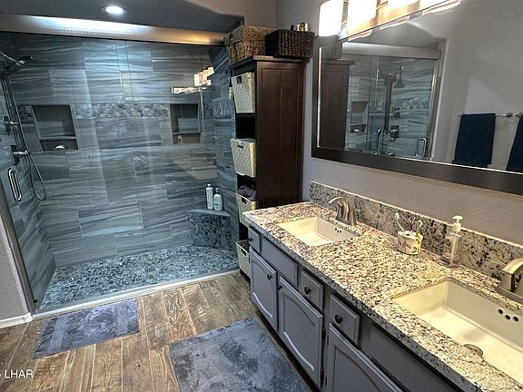 5th image of 696 Yosemite Ct