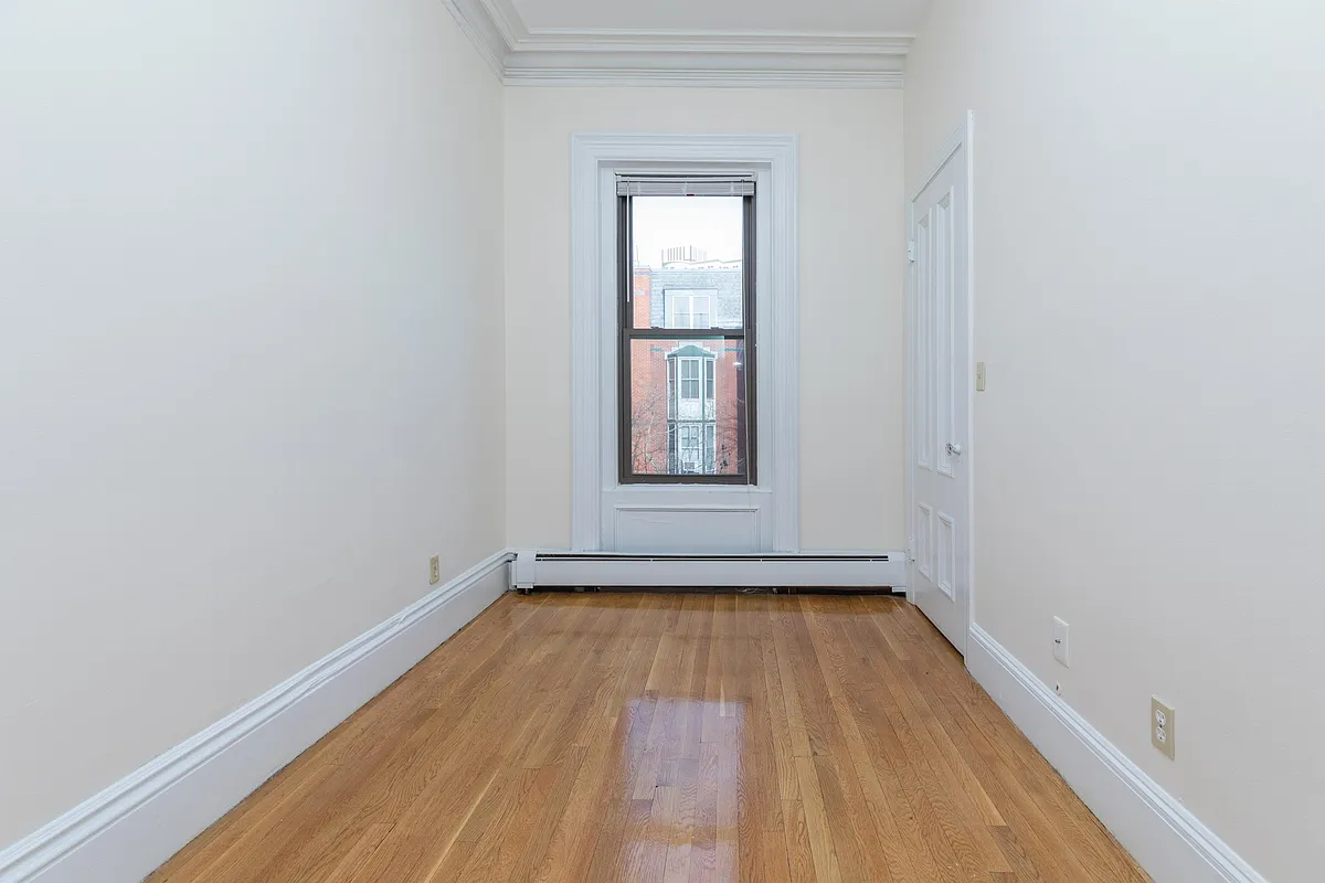 Building Photo - 16 Yarmouth St #4