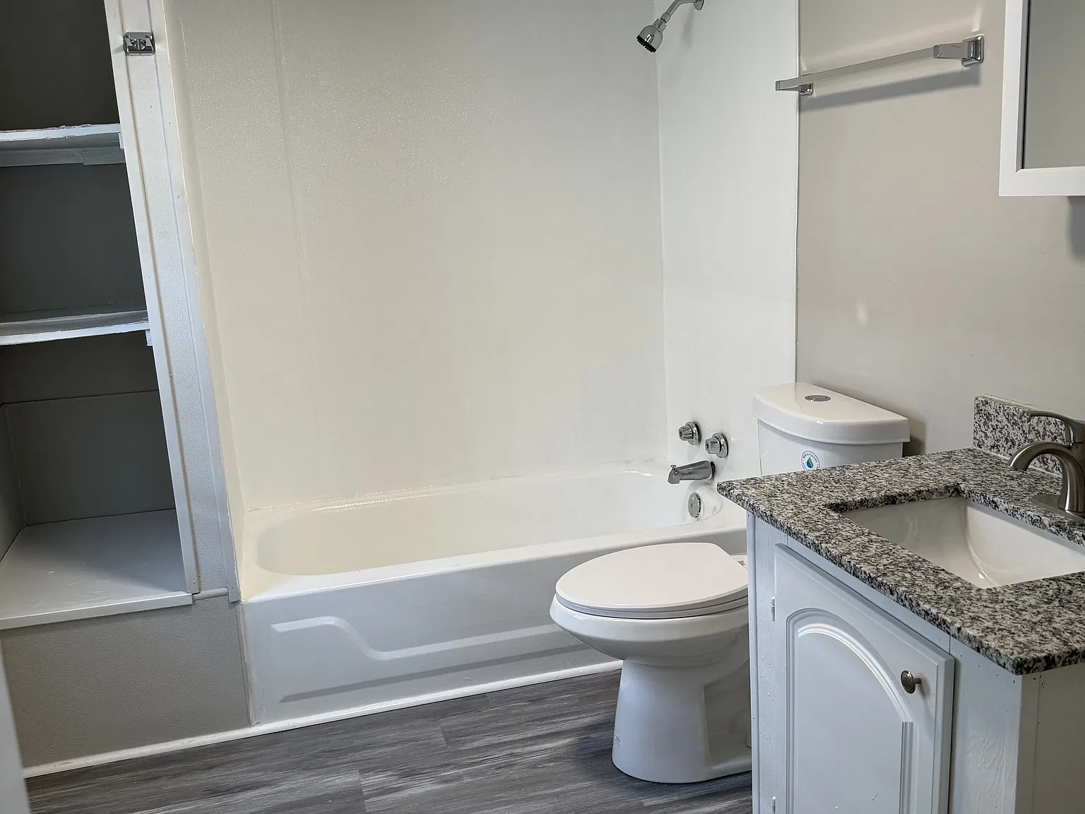 307 Dix Street - 1 — Photo 3