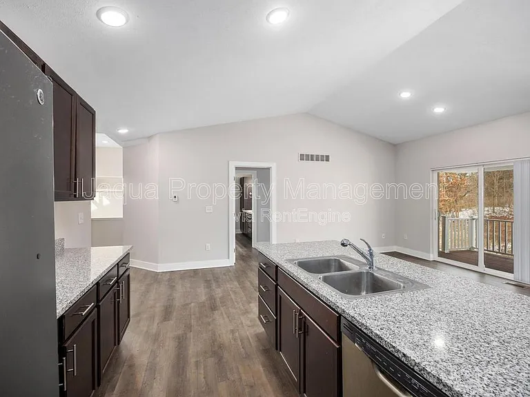 1368 S Village Cir — Photo 8
