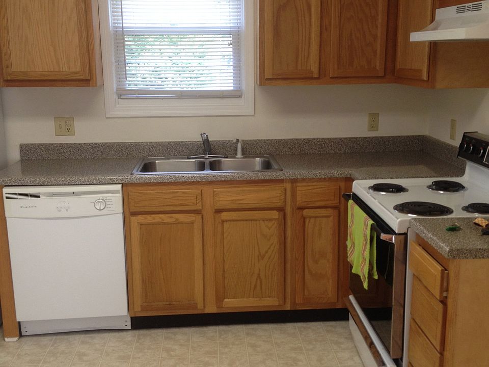 1st image of 2713 Spencer St