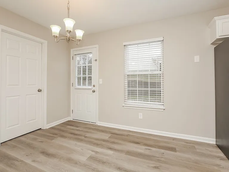 1103 Phelissa Dr — Photo 6