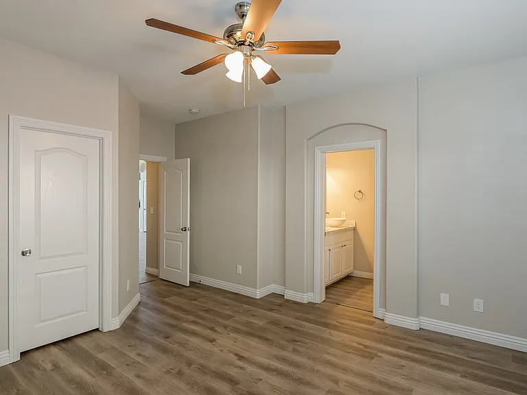 1132 Aldenwood Ave — Photo 11