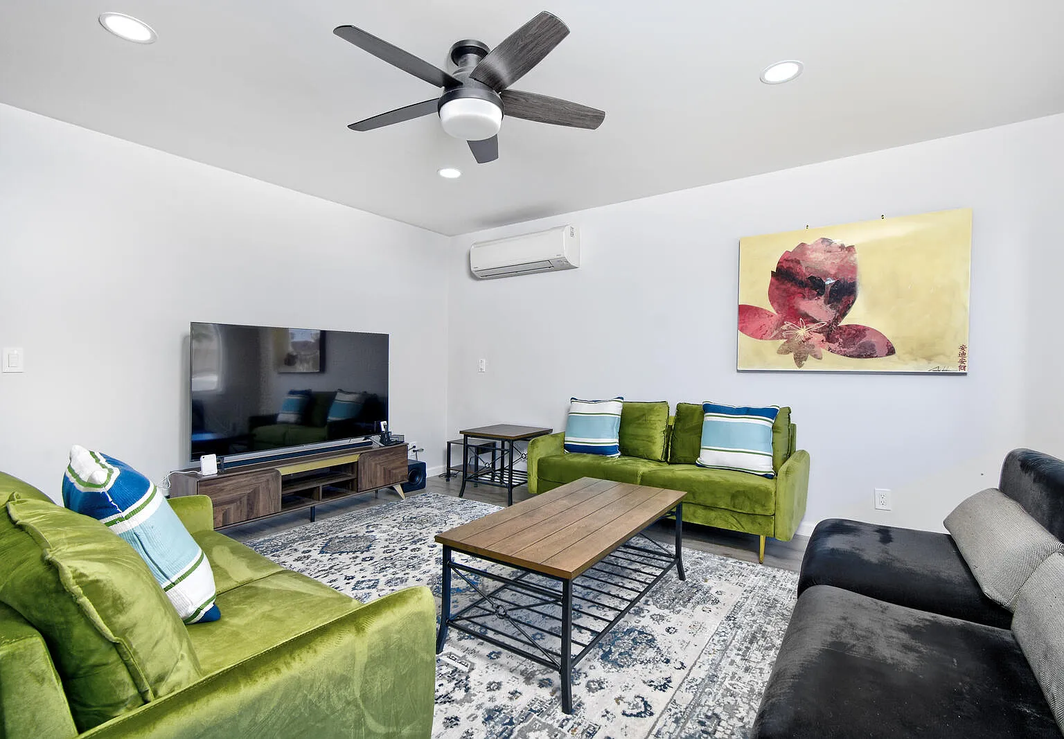 2 bed, 800 sqft, $4,800 — Photo 1