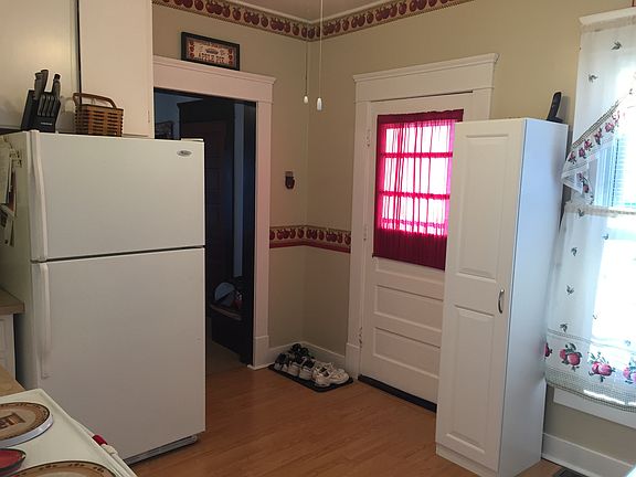 3rd image of 1016 White Ave