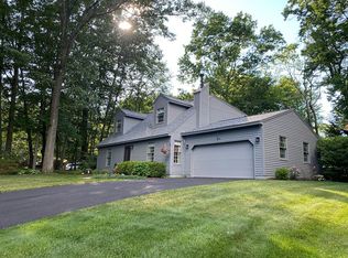 206 Woodscape Dr, Albany, NY 12203
