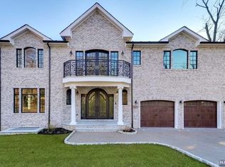 405 Liberty Rd, Englewood, NJ 07631