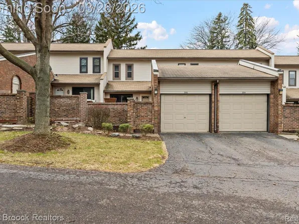 356 Willow Grove Ln, Rochester, MI 48307