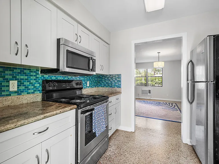 5615 N Ocean Blvd #10 — Photo 4