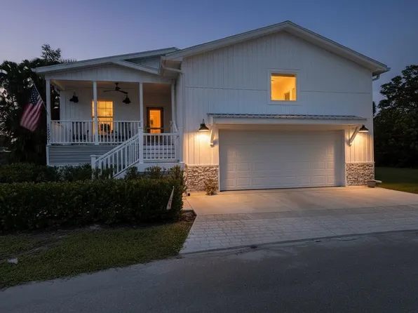16601 Camelia Dr, Fort Myers, FL 33908