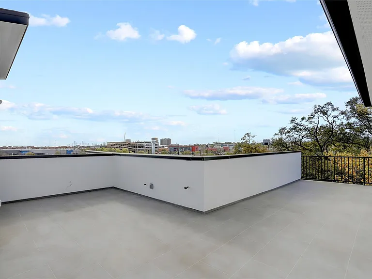 6816 Hartland Ave — Photo 33