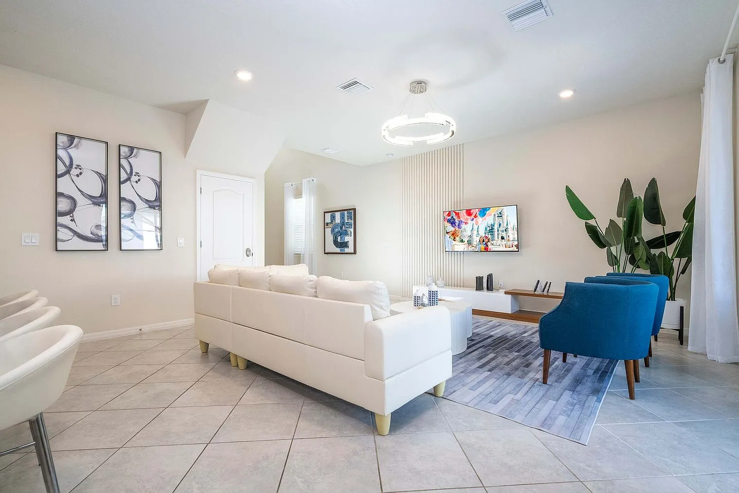 5 bed, 4.0 bath, 2529 sqft, $5,528 — Photo 3