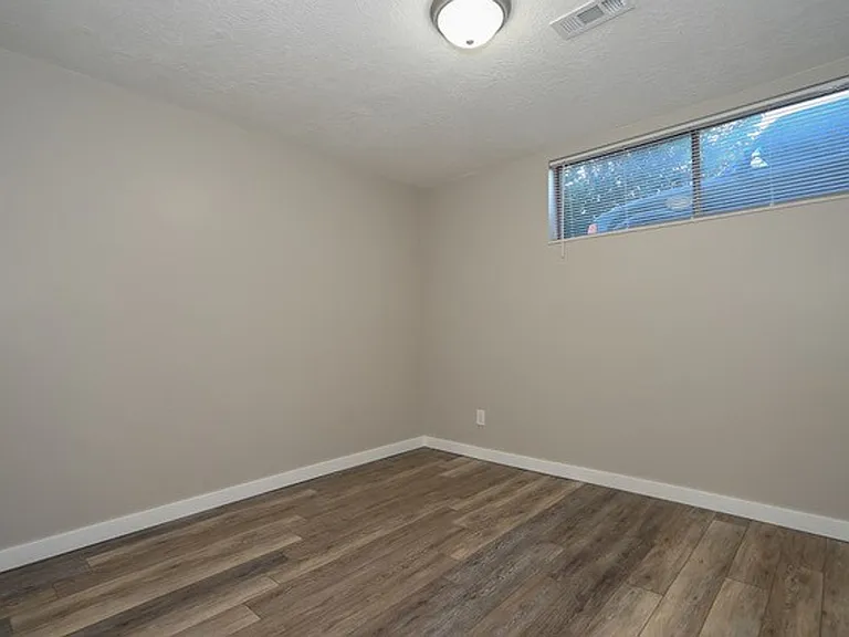 1911 W Bowling Ave #2 — Photo 9