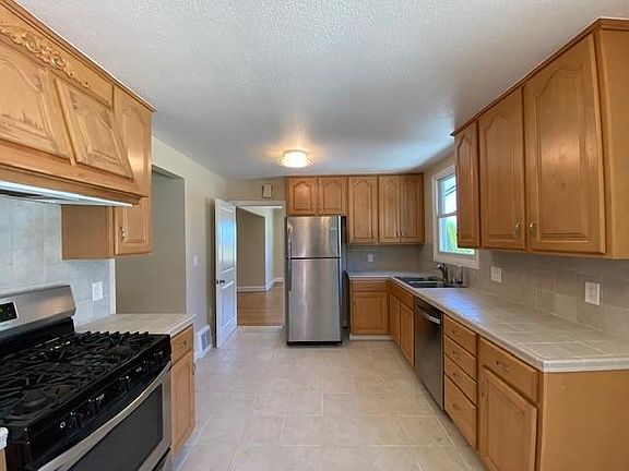 4th image of 605 W 39th Ave