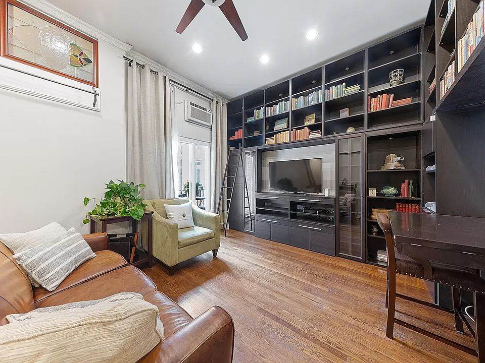 1st image of 921 N La Salle St APT 10