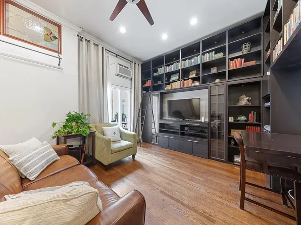 921 N La Salle Dr APT 10, Chicago, IL 60610
