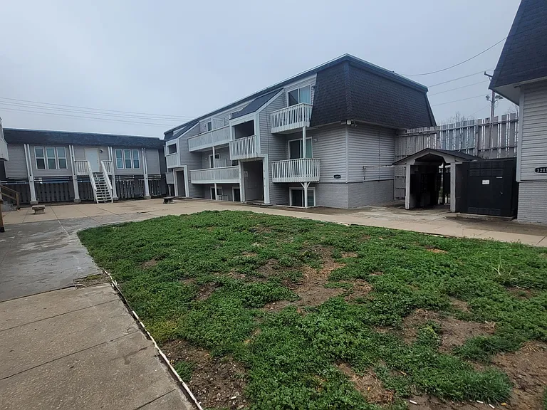 1205 SW Polk St — Photo 1