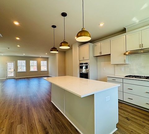 4th image of 809 Callan View Ave