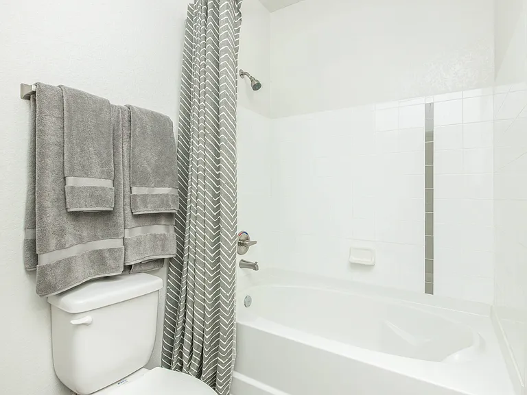 Sola South Lux Apartments — Photo 26