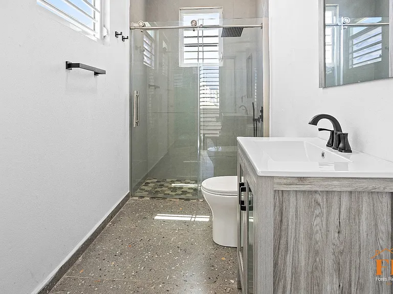 4884 Bo Terranova — Photo 22