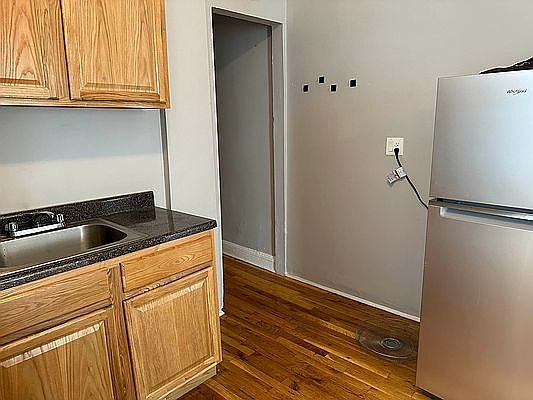 4th image of 112 E 103rd St APT 14
