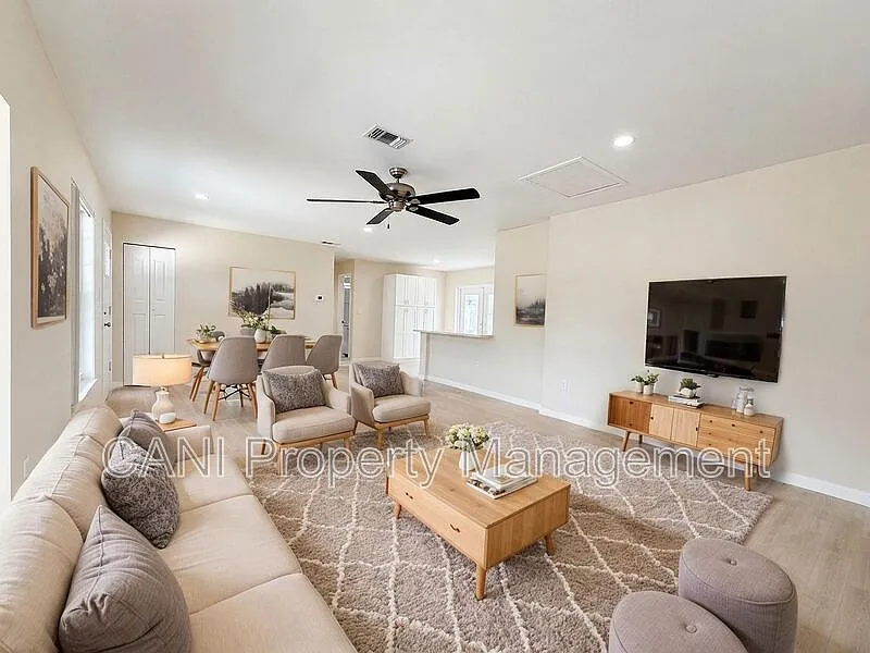3 bed, 1.0 bath, 1400 sqft, $1,900 — Photo 3